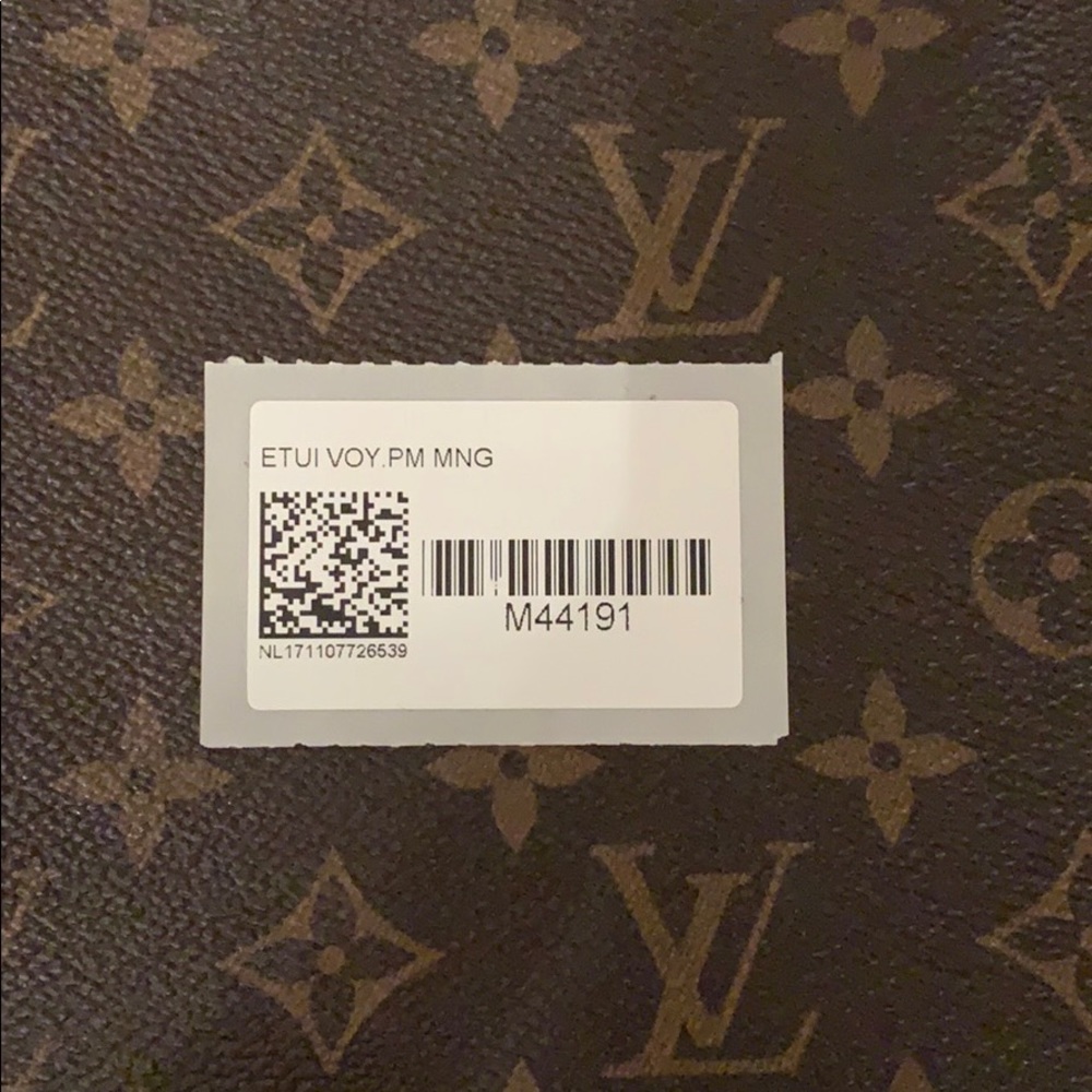 Louis Vuitton Voyage Pm Pouch (looks brand new) - Picture 7 of 8